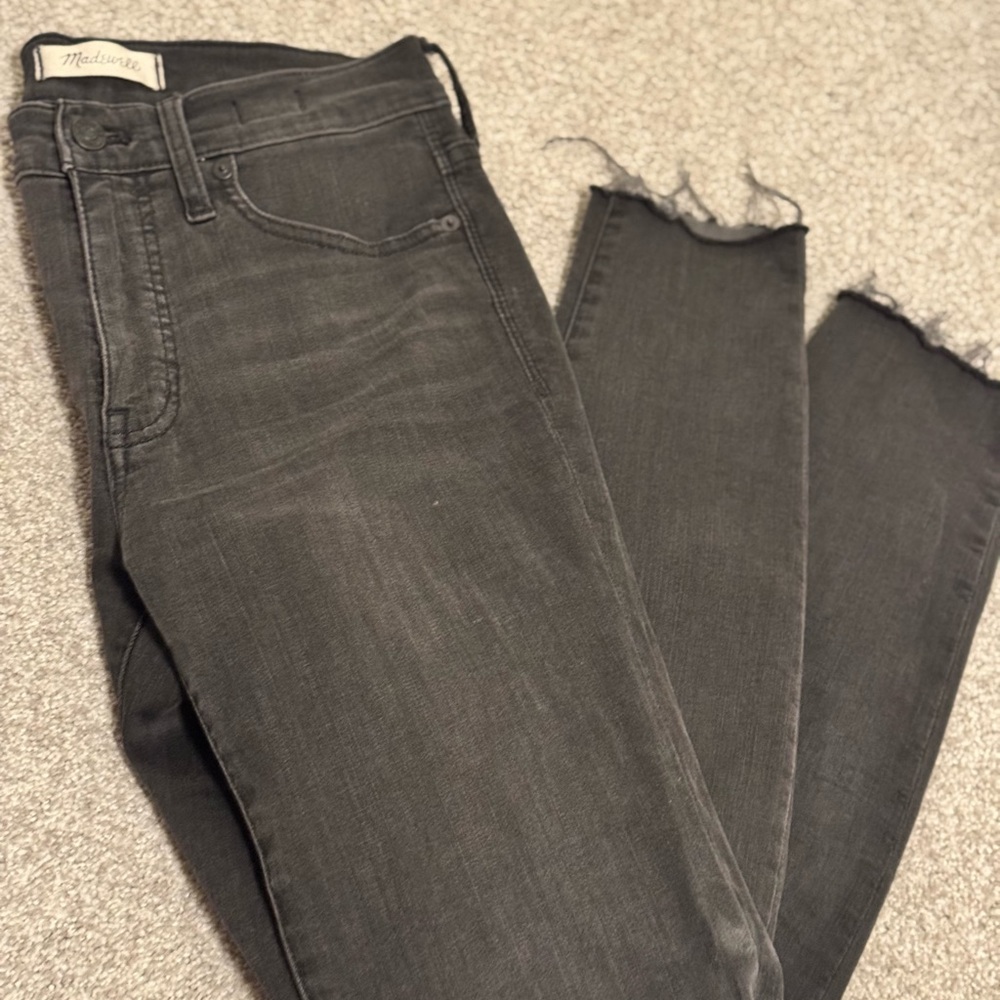 Madewell Black 9” High Rise Ankle Cropped Jeans with Distressed Hem